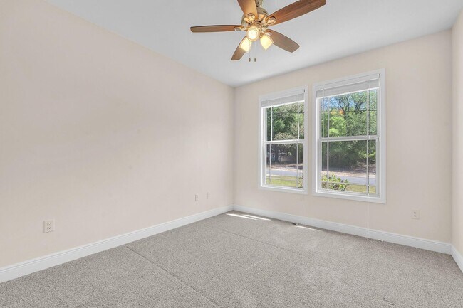 Building Photo - Stunning 4 Bedroom in PRIME Location!!  South of I-10!!