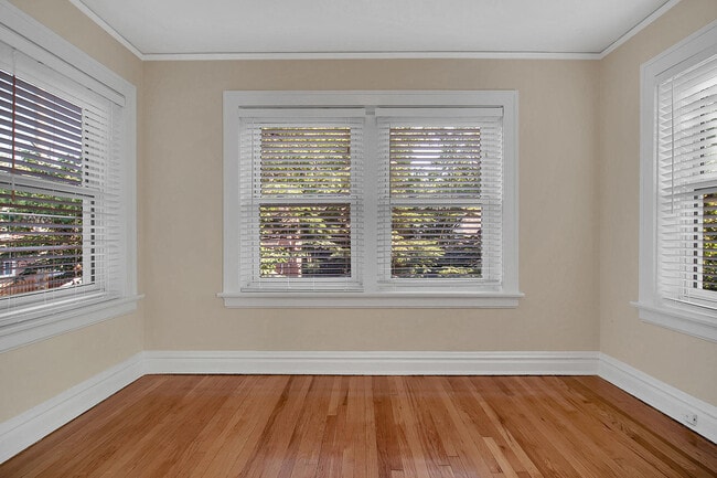 Building Photo - 7050 Amherst Ave
