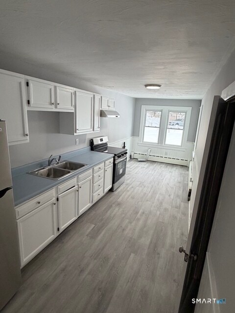 Building Photo - 122 River Rd