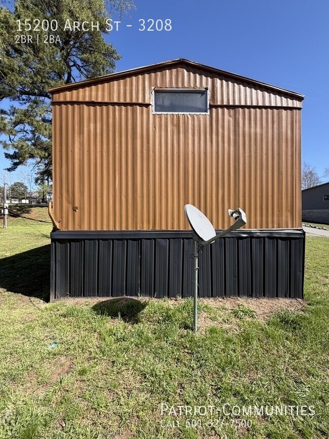 Building Photo - 15200 Arch St Pike