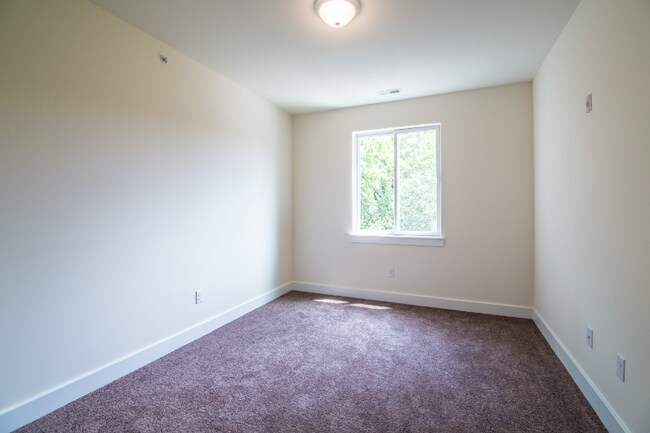 Building Photo - 411 N 34th St