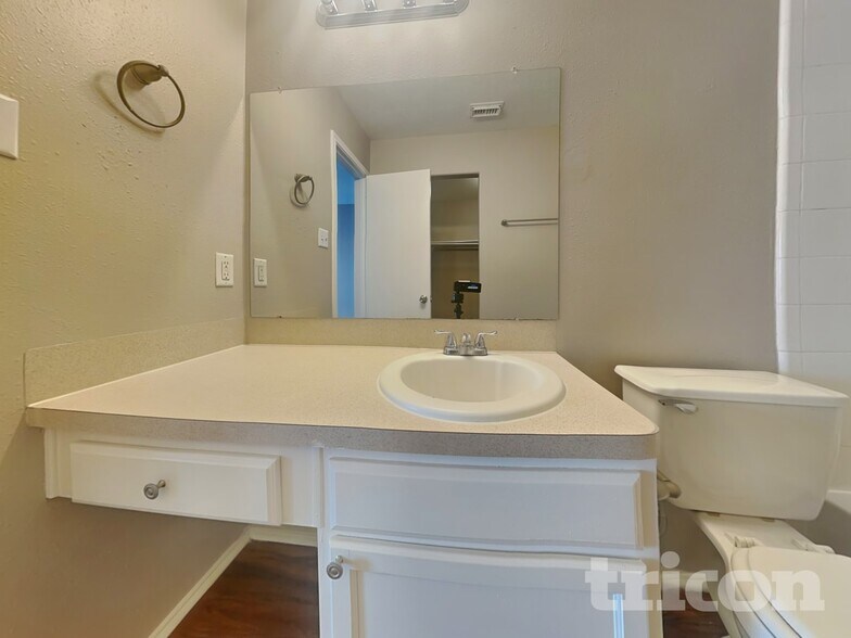 Building Photo - 16783 Fallen Timbers Dr