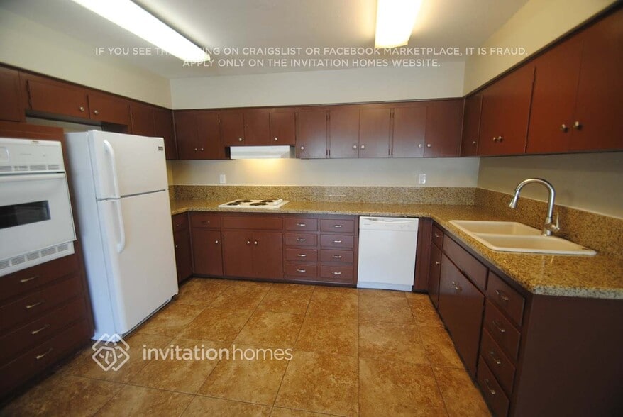 Building Photo - 4153 N 63rd Dr