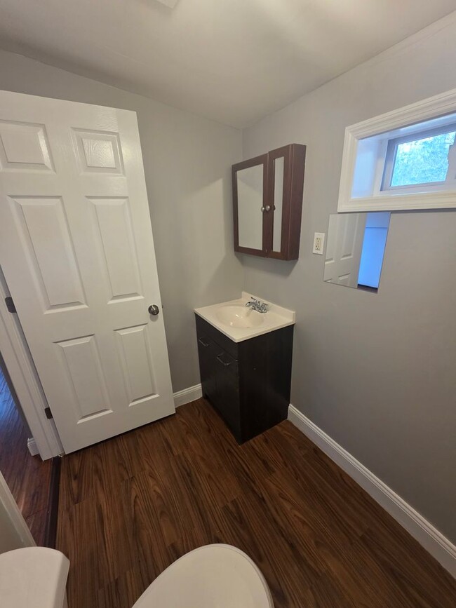 Building Photo - 2 Bed 1 Bath Apartment In Loch Sheldrake