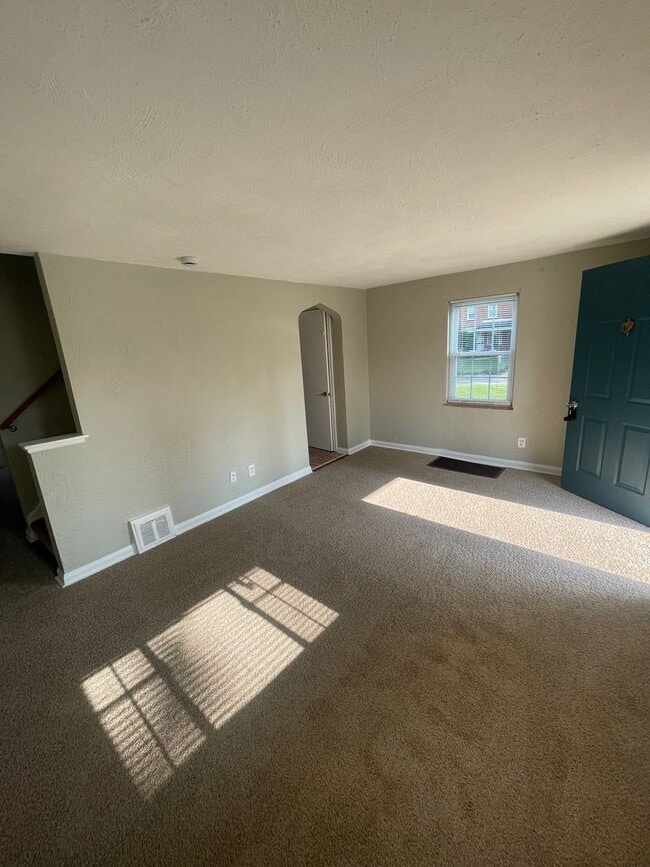 Building Photo - Townhouse on Spacious Corner Lot