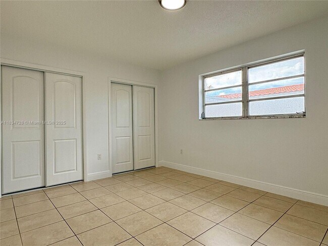 Building Photo - 1434 SW 22nd Ave