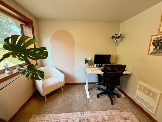 Building Photo - West Seattle Townhome