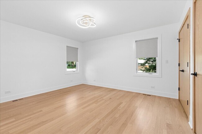 Building Photo - 12405 S 75th Ave