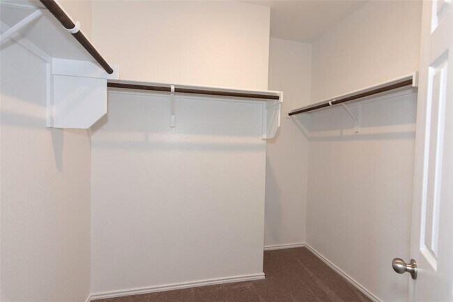 Building Photo - 229 The Duke Dr