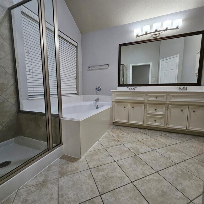 Building Photo - 13043 Sweetgum Shores Dr