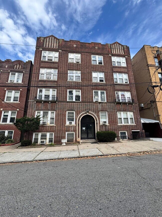 Primary Photo - 157-159-159 W 48th St