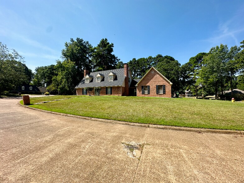 Building Photo - 1 Spring Cove