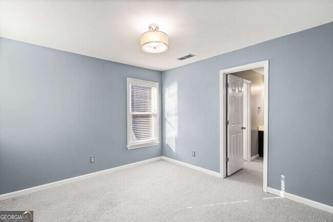 Building Photo - 529 Eastland Dr