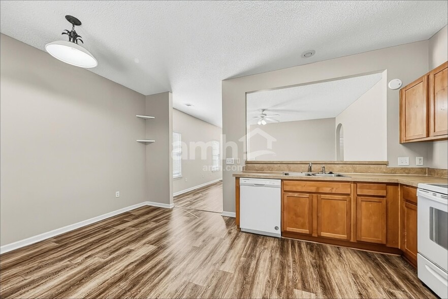 Building Photo - 762 Bristol Way