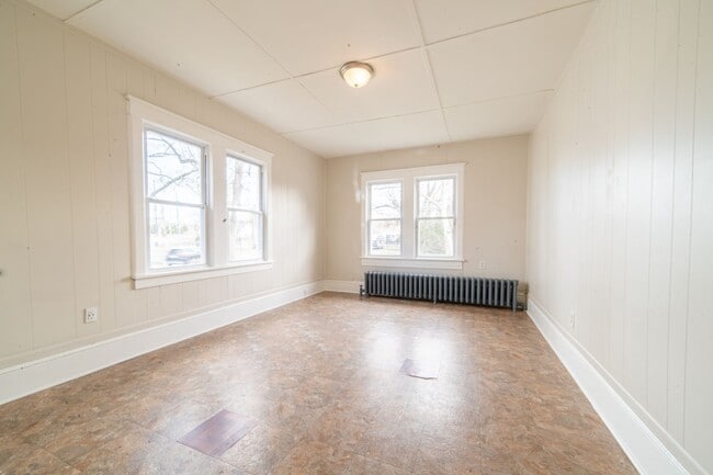 Building Photo - 426 W Peach St