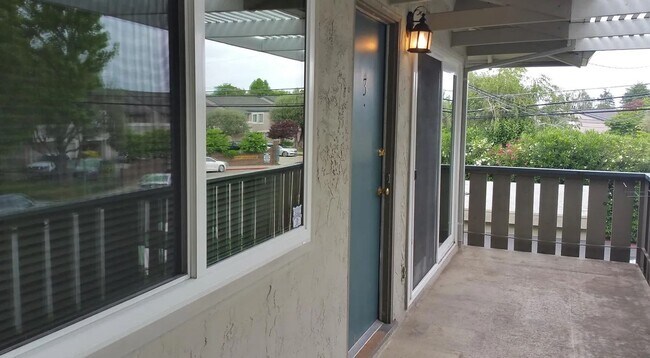 Building Photo - CAMBRIAN - Remodeled upstairs unit - great...