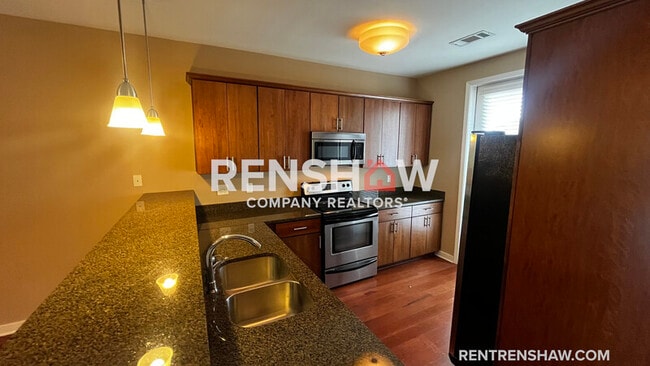 Building Photo - 380 Island Dr