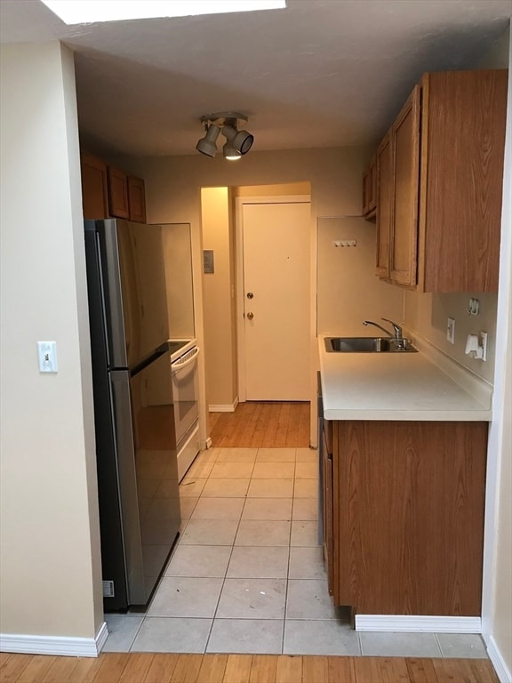 Building Photo - 96 Main St