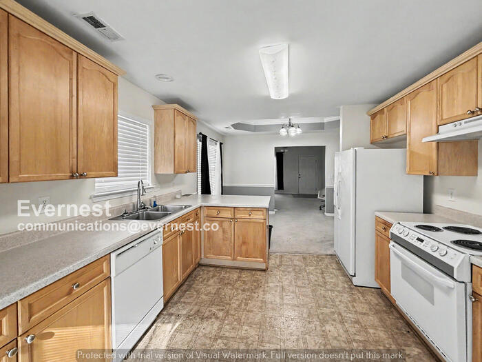 Building Photo - 212 St John Dr