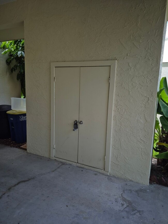 Building Photo - Rare 4-Bedroom Clearwater Townhome