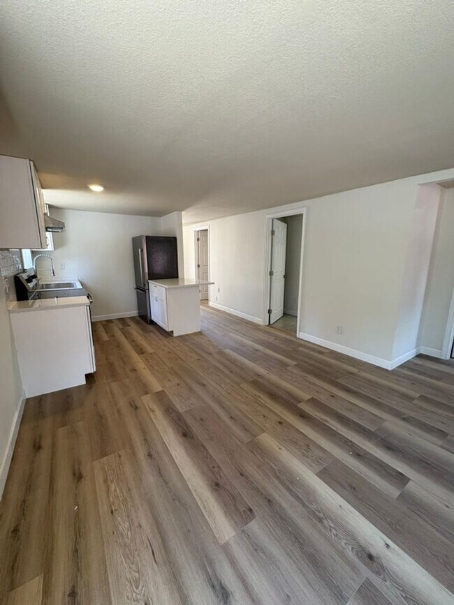 Building Photo - 52563 Doe Ln
