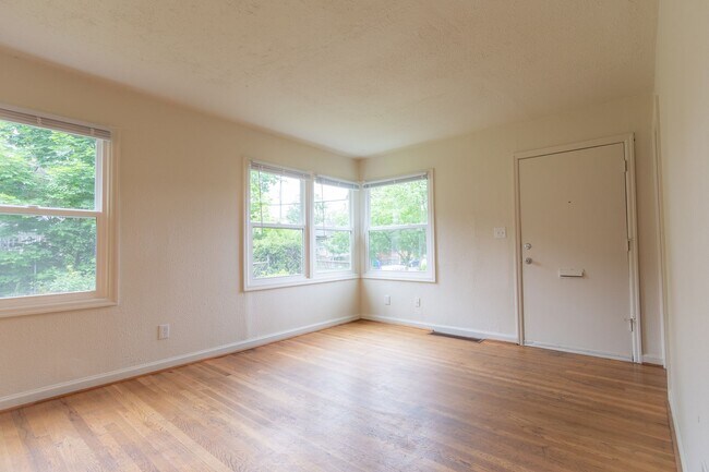 Building Photo - 5412-5420 NE 9th