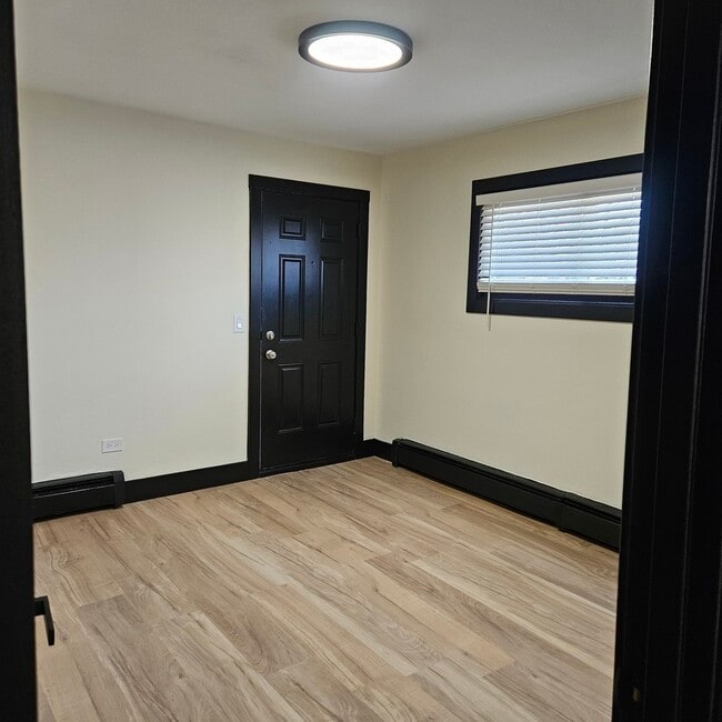 Building Photo - 1115 E Algonquin Rd