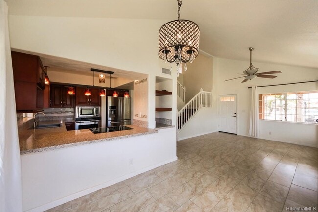 Building Photo - A?eloa, Kapolei - Single Family Home on the Golf Course