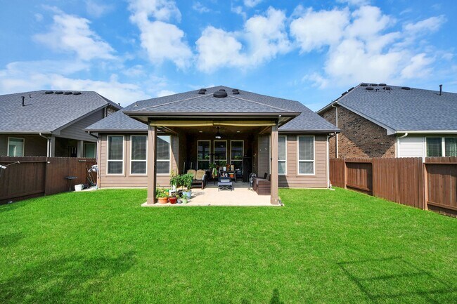 Building Photo - 606 Round Lake Dr