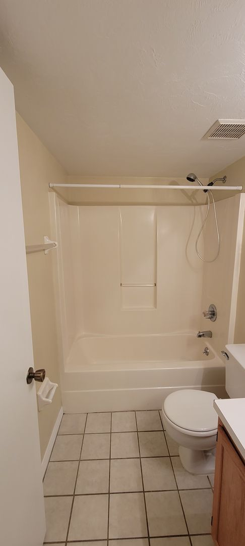 Building Photo - 2 Bedroom/2 Bath Townhome in Rockwood Villas