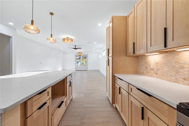 Building Photo - 2727 W Chestnut St