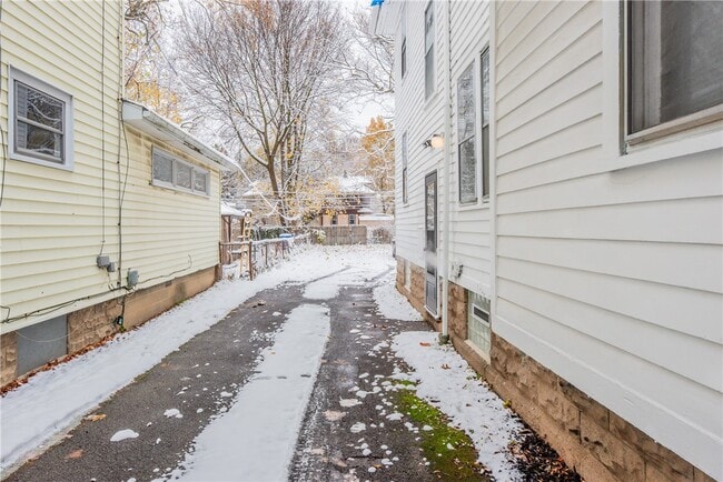 Building Photo - 57 Anthony St