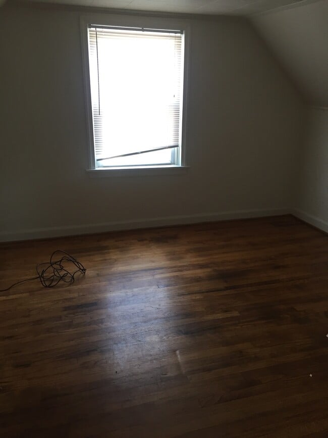 Building Photo - 1005 Nancy Ln SE