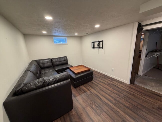 Building Photo - Home For Rent in Central Sioux Falls