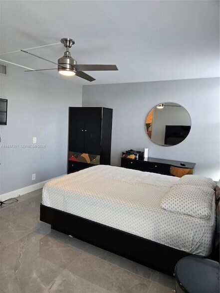 Building Photo - 3401 N Country Club Dr