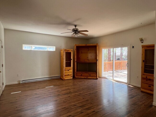 Building Photo - Charming Overgaard Home