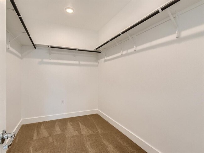 Building Photo - 9101 Spire View