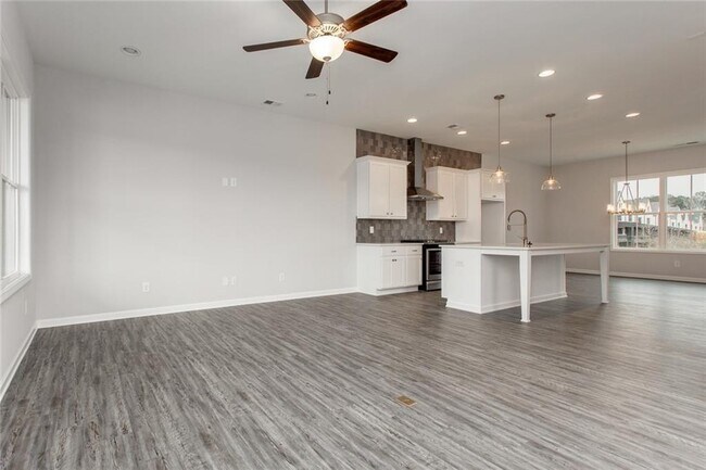 Building Photo - 6680 Cortland Walk