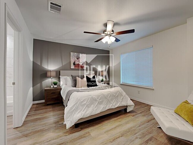 Building Photo - $1699! 3Bed/2Bath In Forest Hill! Do not m...