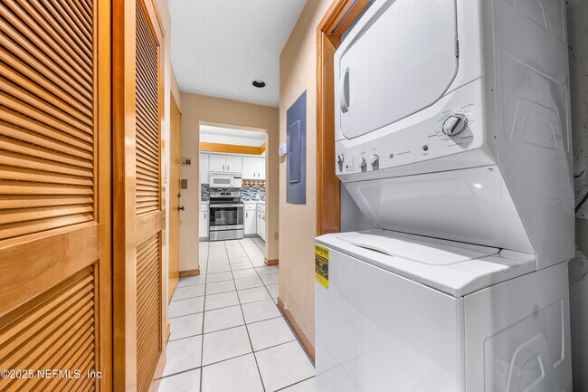 Building Photo - 2930 Ravines Rd