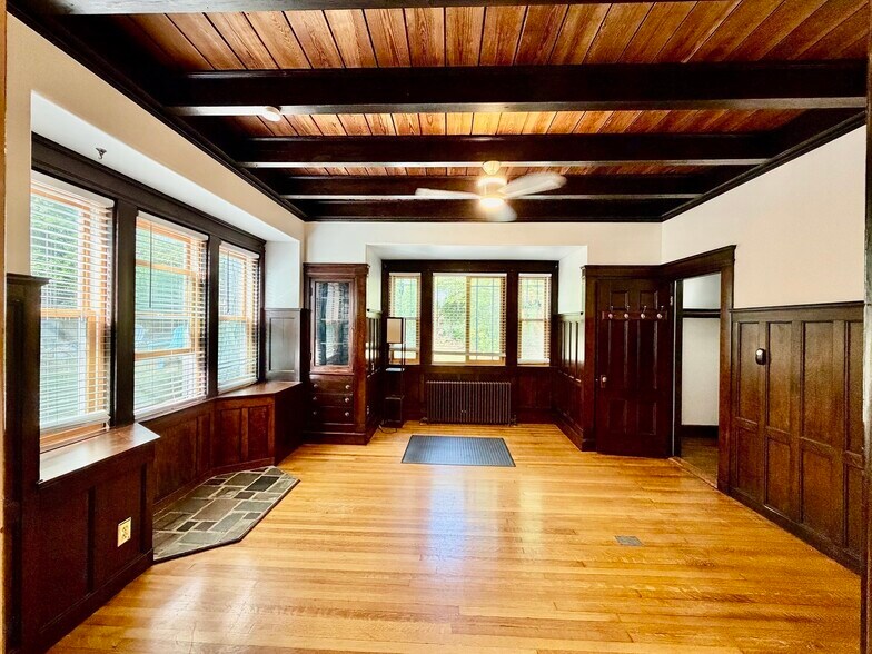 Building Photo - 161 Walnut St