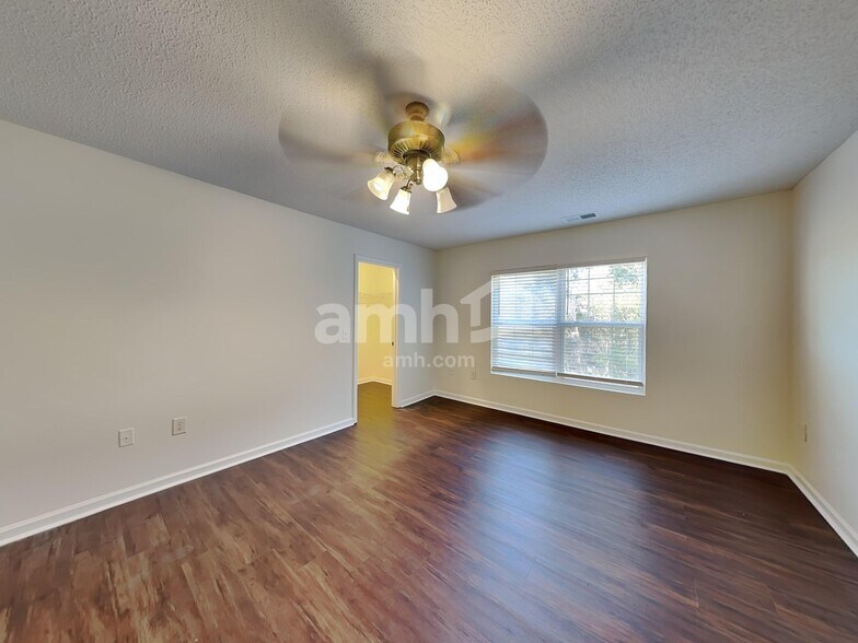 Building Photo - 4426 Red Hook Rd