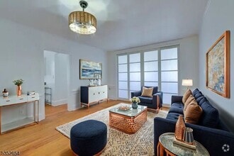 Building Photo - Bright 2BR Condo in Bloomfield – Prime Loc...
