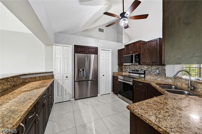 Building Photo - 305 SE 19th Terrace