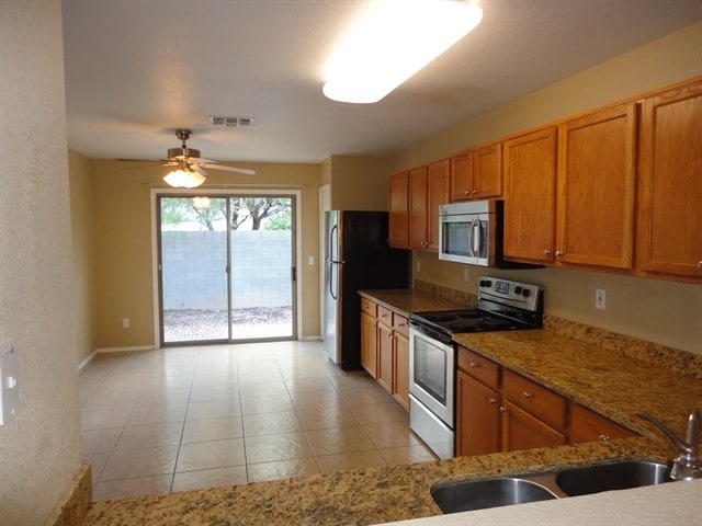 Building Photo - 1054 S Clancy
