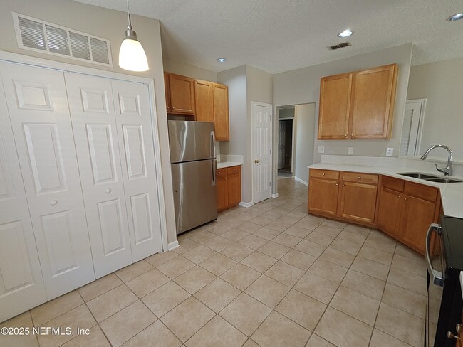 Building Photo - 1250 Bedrock Dr