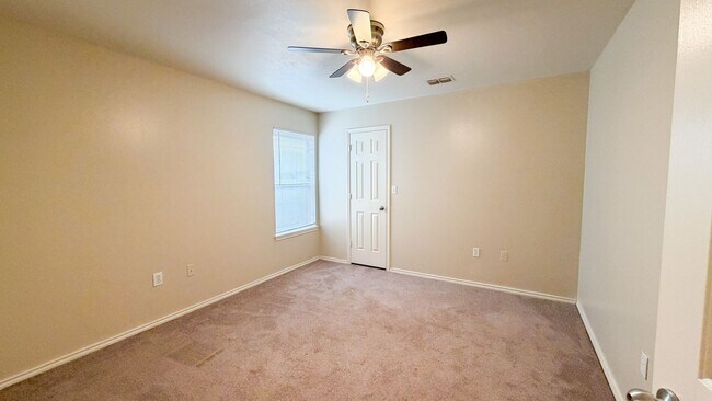 Building Photo - 517 N Brentwood Ave