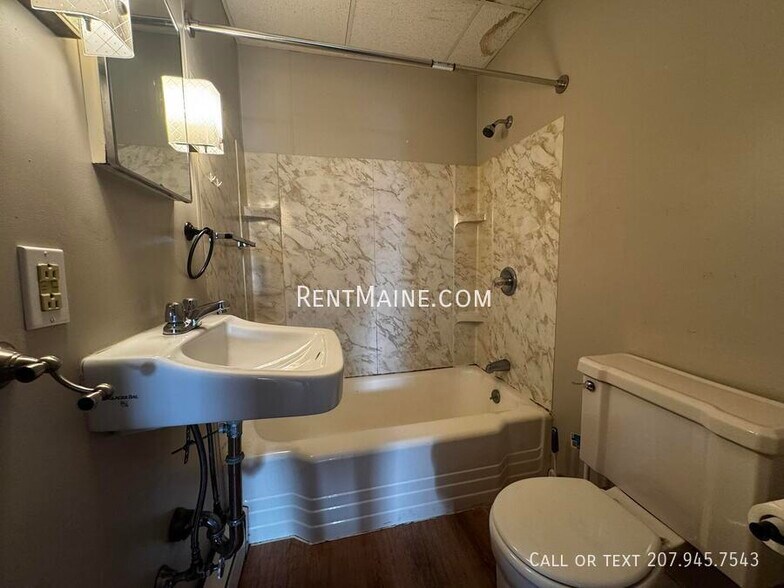 Building Photo - 5 Monument St