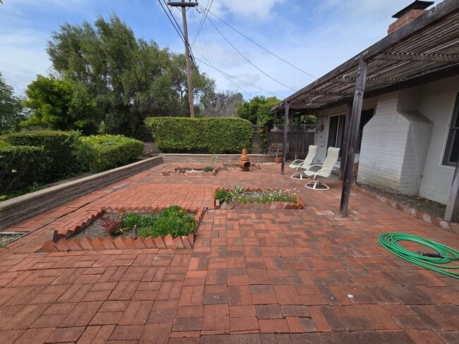 Building Photo - 4bd/2ba House with Attached Two Car Garage