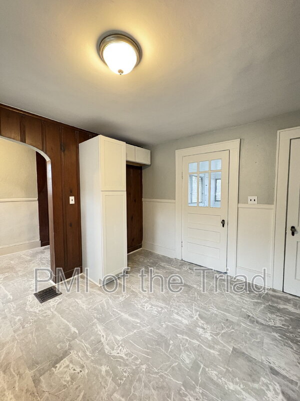 Building Photo - 1110 Adams St